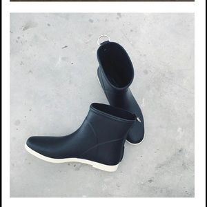 Alice + Whittles Minimalist Rubber Rain Boot